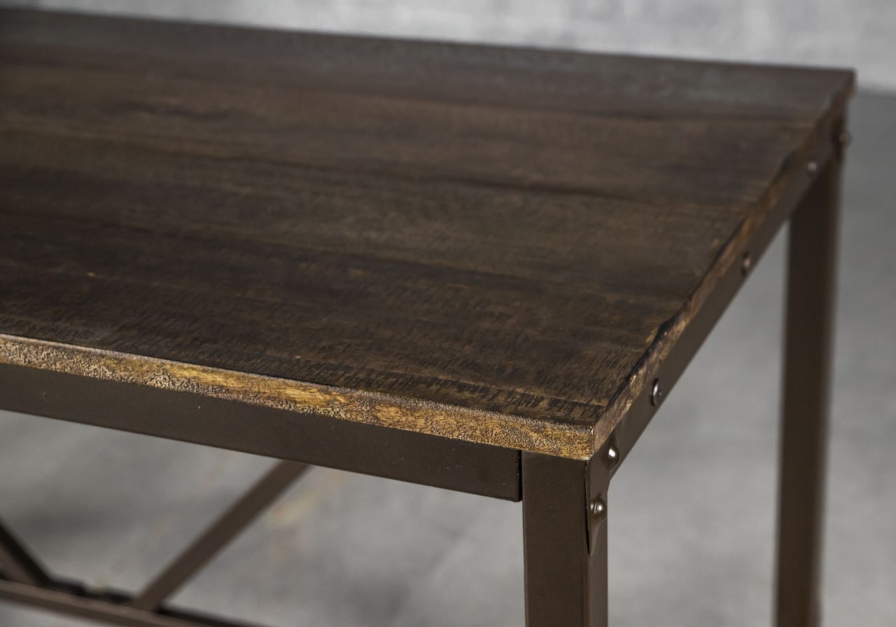 La Paz Desk, Close Up