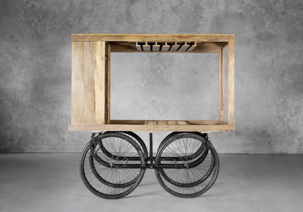 Merchant Cart, Front
