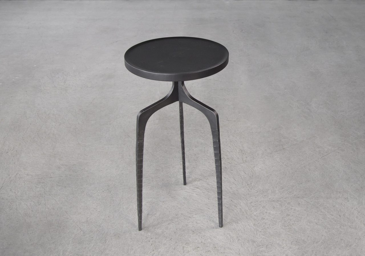 Jules Sidetable, Top, Angle