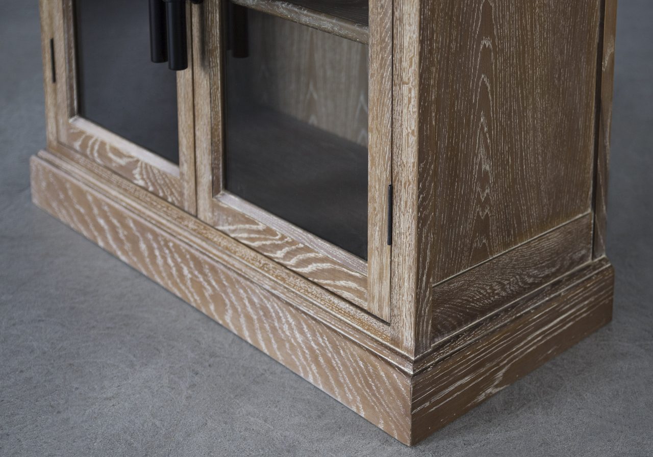 Wicklow Cabinet, Close Up