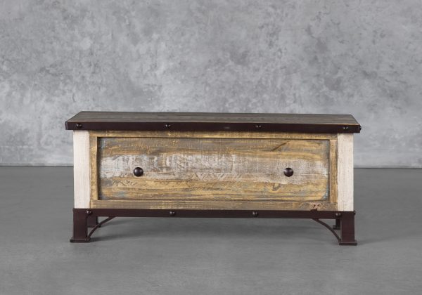 Leon Storage Trunk, Front