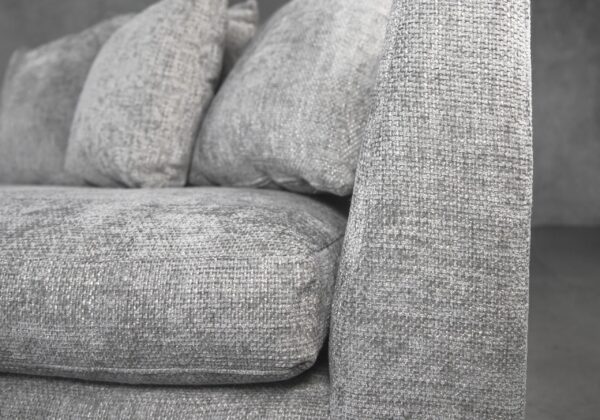 Louise Sofa, Close Up