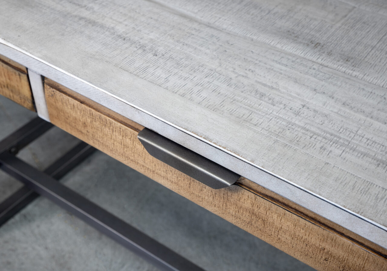 Mita Desk, Close Up