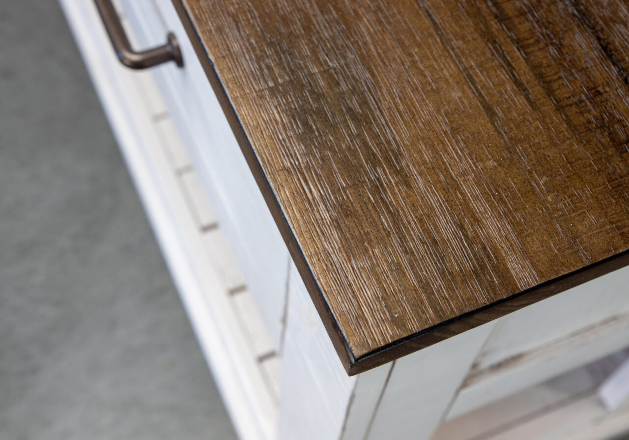 Rock Valley Console, Close Up