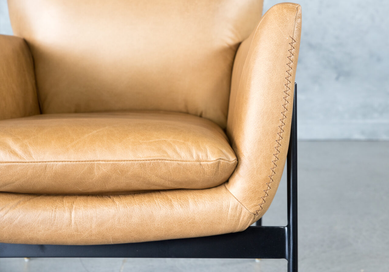 Draper chair in Leather, Detail