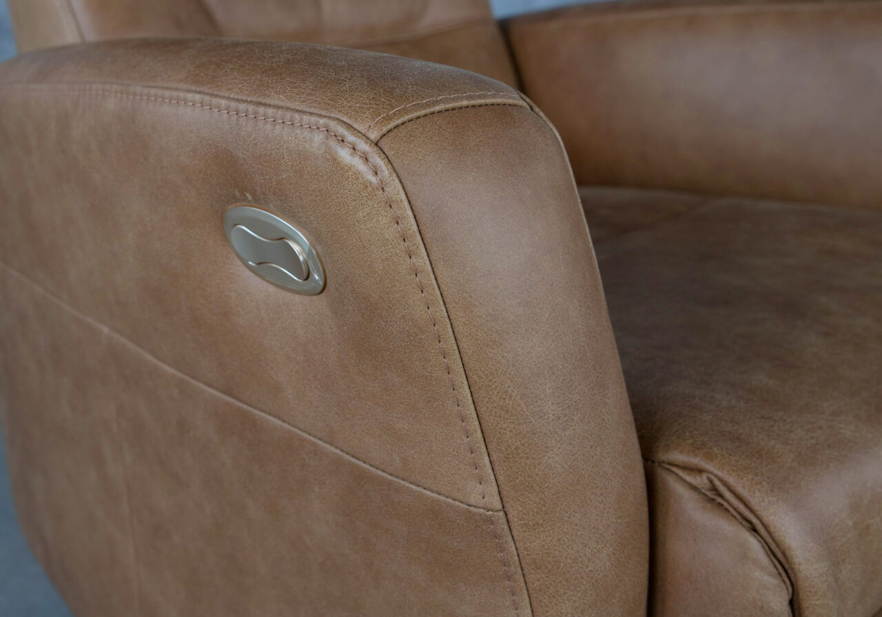 Regent Recliner in Vintage Tan, Detail