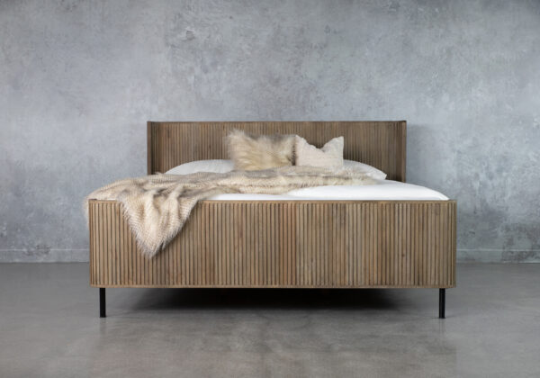 Paylor Bed Front