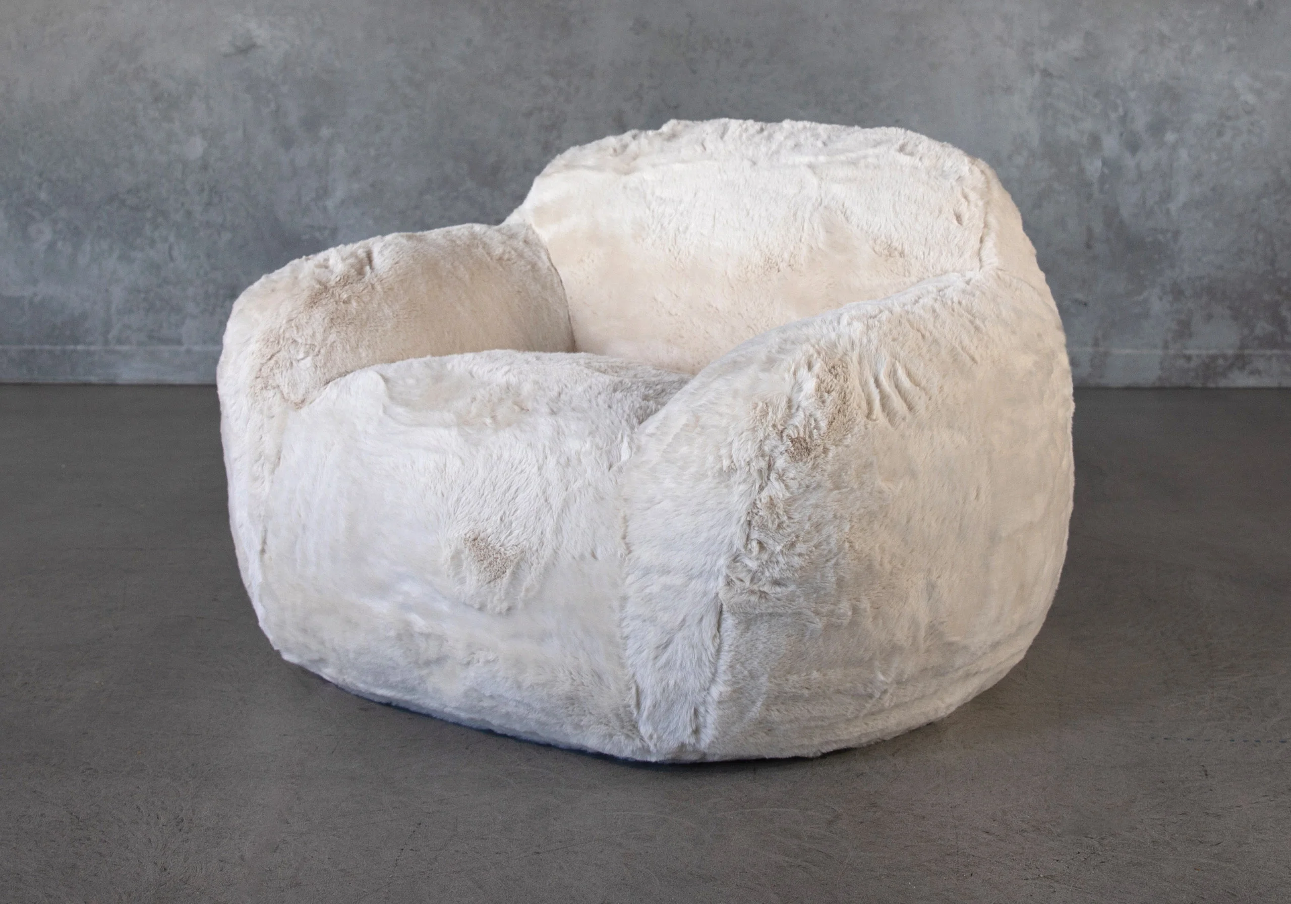 Teddy Chair Creme Angle