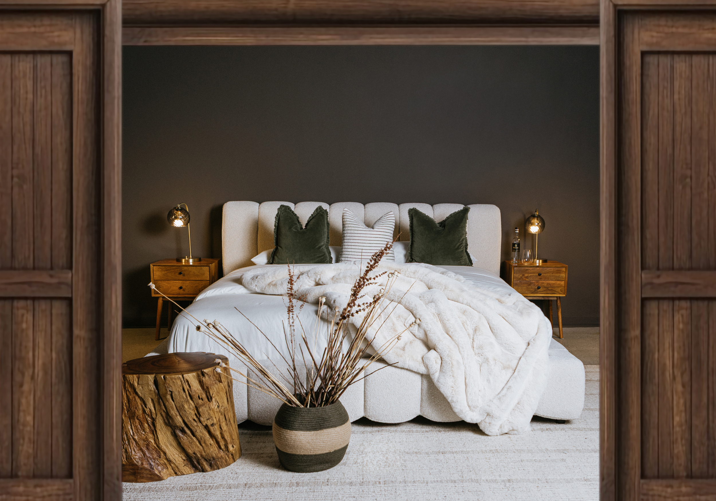 Scallop Bed & Odie nightstands - Banner