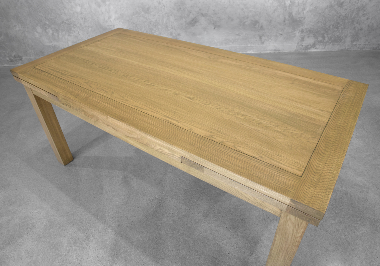 Kinsley Extendable Antique Blonde Dining Table - Close Up