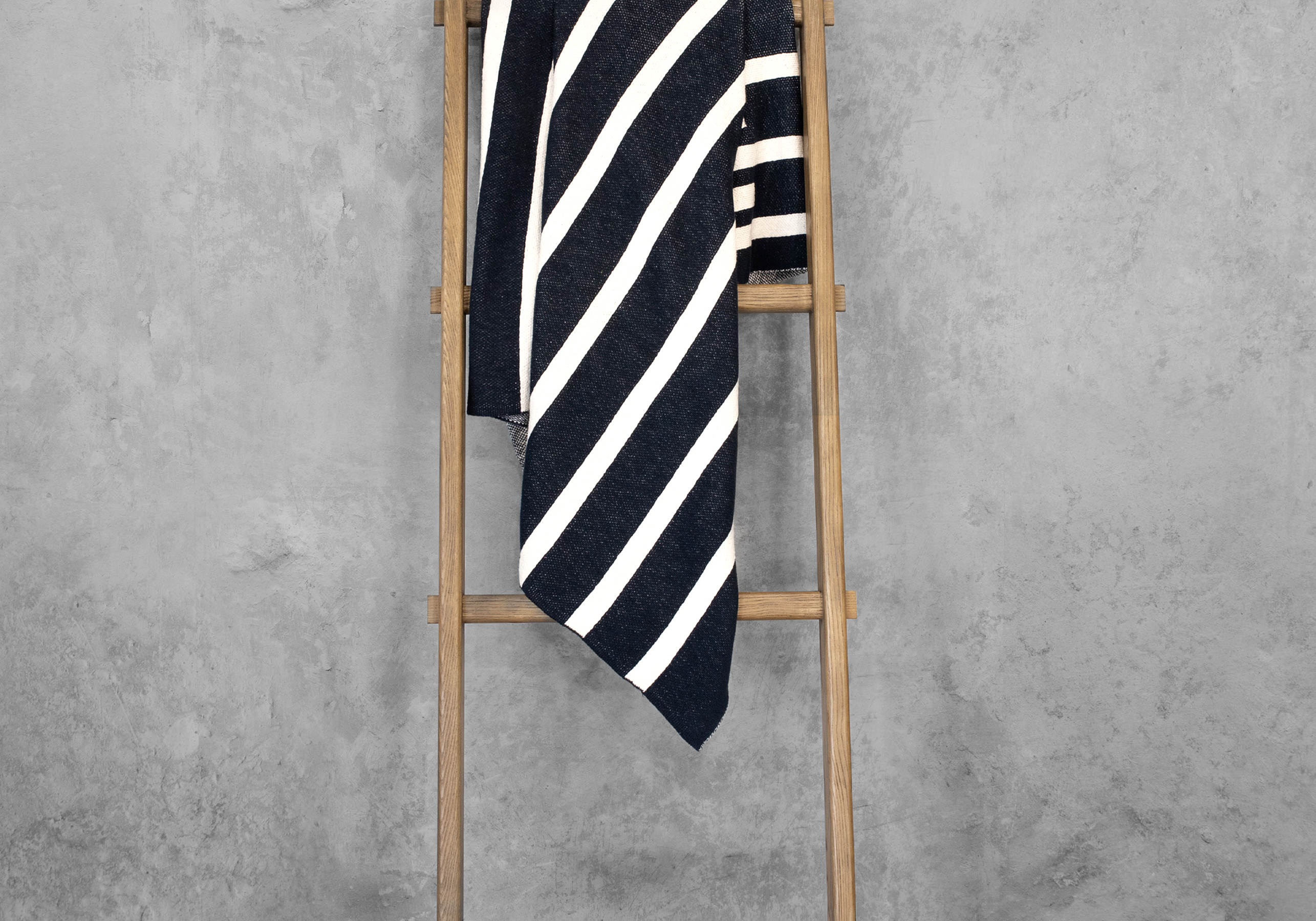 Thick Stripe Throw