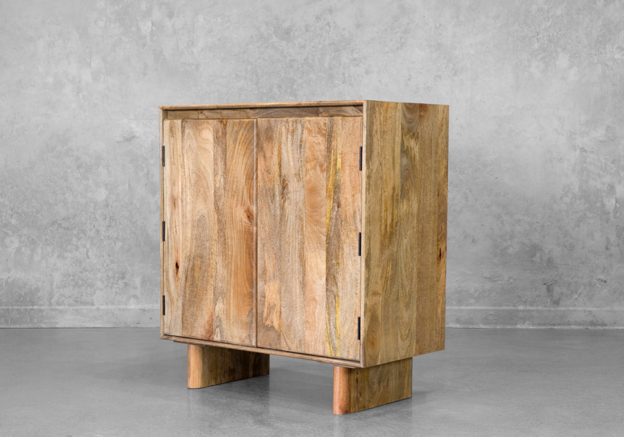 Gillheme Bar Cabinet - Angle