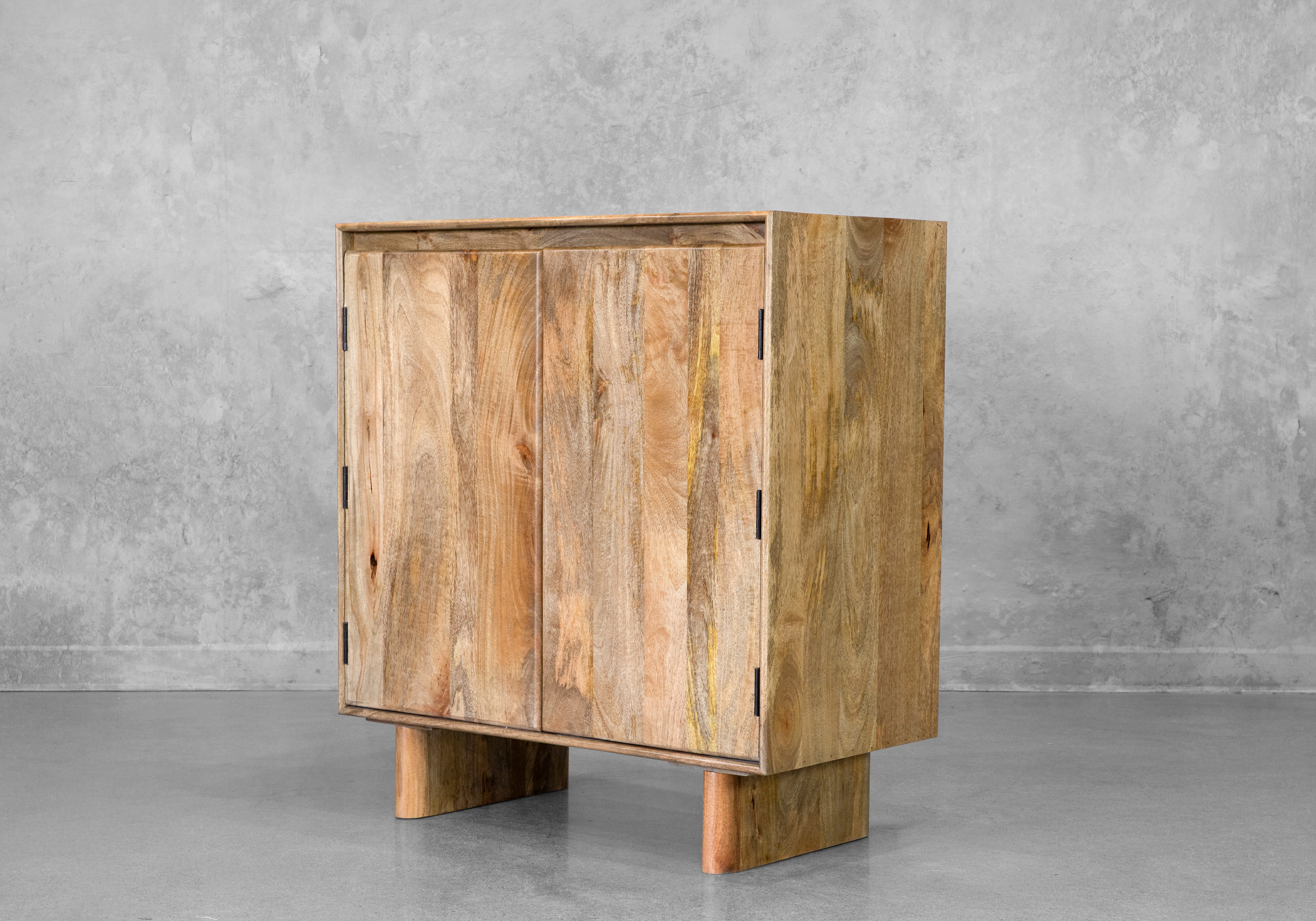 Gillheme Bar Cabinet - Angle