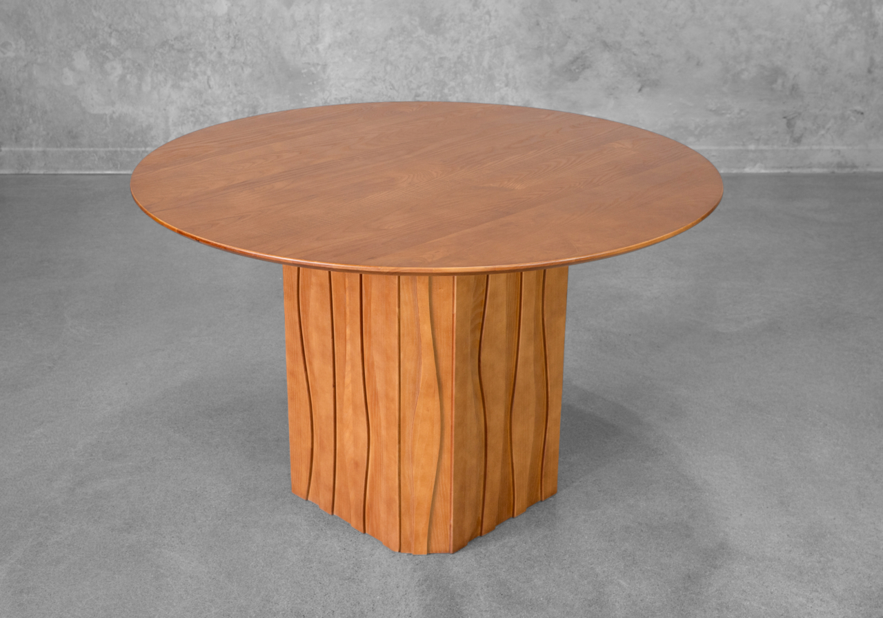 Meika Round Table