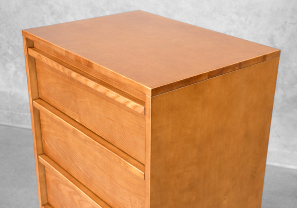 Toko Tallchest - Close Up